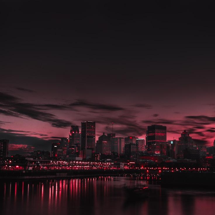 Parents evaluating schools in Netherlands